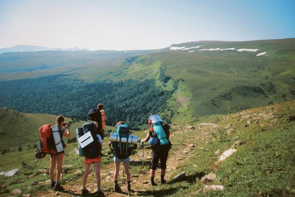 Quels sont les meilleurs itinéraires pour une randonnée dans les montagnes du Caucase?