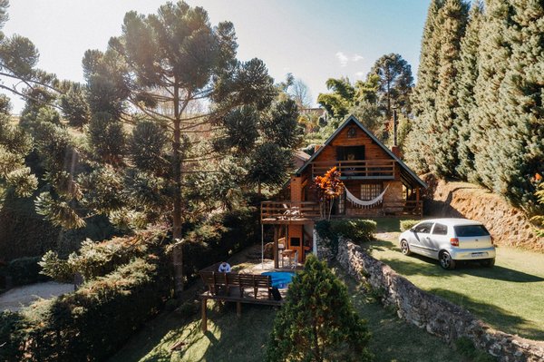Quels sont les critères pour choisir une location de vacances en bord de mer en Bretagne avec des cours de surf?